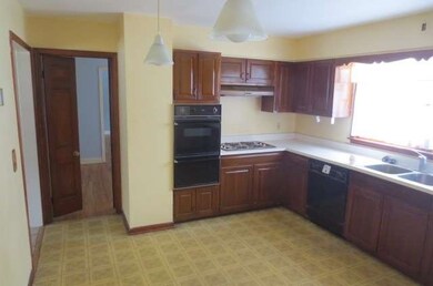 331 Woodland Hills Rd, Batavia, IL 60510 - photo 3