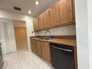 4891 Palm Hill Dr unit 22B, West Palm Beach, FL 33415 - photo 6