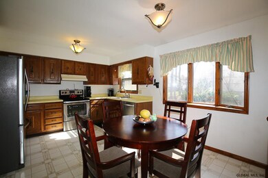 724 Hampshire Seat, Schenectady, NY 12309 - photo 6