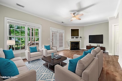 2623BroadOaks_012 - Living Room - Standa