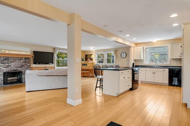 16 Lakewood Pkwy, Burlington, VT 05408 - photo 6