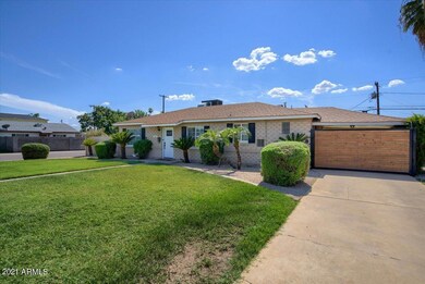 02-Gated Driveway