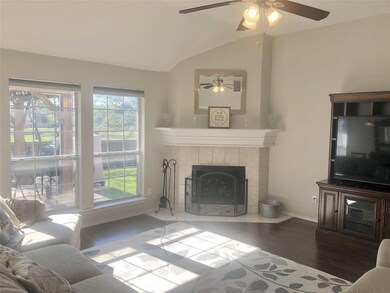 309 Carriage Ln, Saginaw, TX 76179 - photo 5