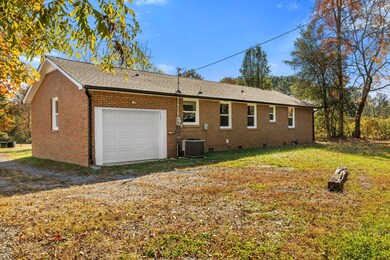 212 Westside Dr, Tullahoma, TN 37388 - photo 2