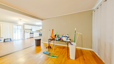 11-Dining Room (24)