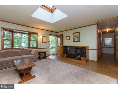 211 Pleasantview Ave, Schwenksville, PA 19473 - photo 3