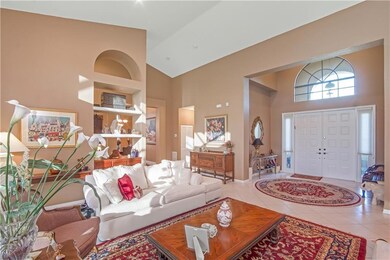 Formal entrance with Vaulted ceilings in the Forma