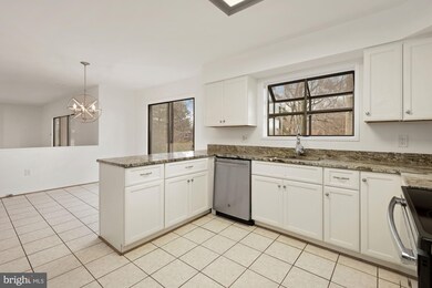 2603 Oakenshield Dr, Potomac, MD 20854 - photo 6