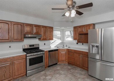 723 W 58th St, Davenport, IA 52806 - photo 5