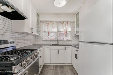 124 van Cortlandt Ave, Staten Island, NY 10301 - photo 6