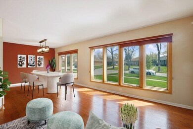 966 S Cedar Ave, Elmhurst, IL 60126 - photo 3