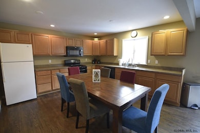 33 Jones Rd, Saratoga Springs, NY 12866 - photo 5