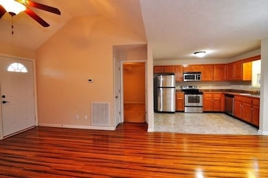 571 Oakmont Dr, Clarksville, TN 37042 - photo 6