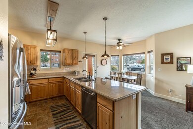 Kitchen & Dining