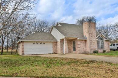 1115 Oxford Dr, Gainesville, TX 76240 - photo 2