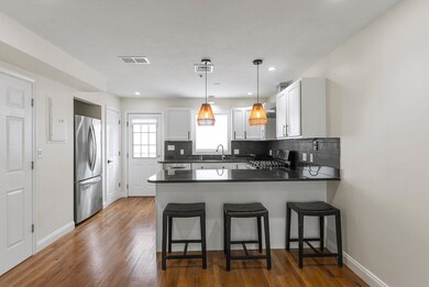 124 W Seventh St unit a, Boston, MA 02127 - photo 3