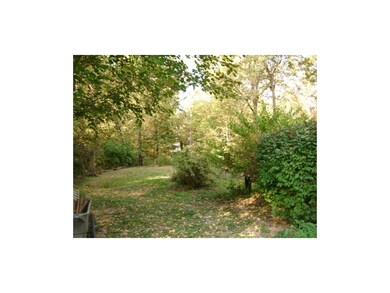 Other 1/2 of Fenced Back Yard Great Privacy!
