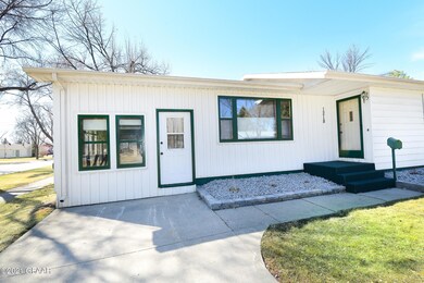 1218 S 18th St, Grand Forks, ND 58201 - photo 4