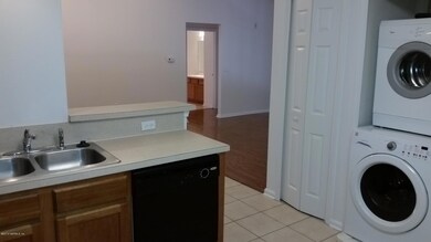 5201 Playpen Dr unit 16, Jacksonville, FL 32210 - photo 2