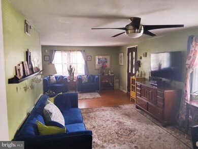 738 Thorndale Rd, Aldan, PA 19018 - photo 5