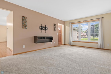 1195 Prairie Ln, Shakopee-2.jpg
