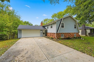 216 Bittersweet Ln, Lansing, KS 66043 - photo 2