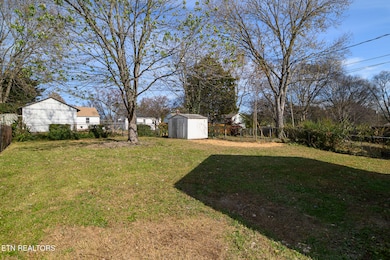 921 Shamrock Ave, Knoxville, TN 37917 - photo 6