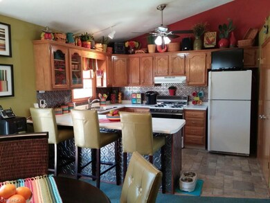 Warm, inviting colors in this nicely appointed kit