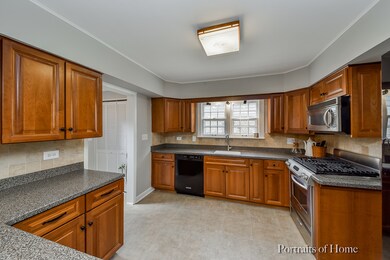 159 S Evanslawn Ave, Aurora, IL 60506 - photo 5