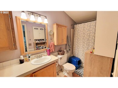 40180 Log Creek Rd, Marcola, OR 97454 - photo 7