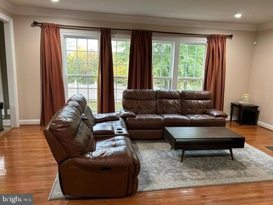 25563 Taylor Crescent Dr, Chantilly, VA 20152 - photo 5