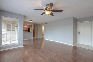 3919 Fairmont Pkwy unit 122, Pasadena, TX 77504 - photo 3
