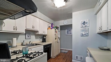 524 Woodmill Dr, East Windsor, NJ 08512 - photo 7