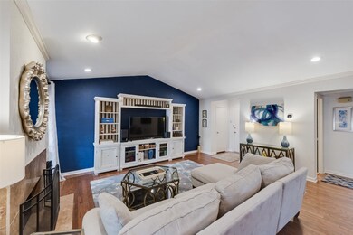 10588 High Hollows Dr unit 281W, Dallas, TX 75230 - photo 4