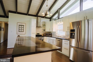 6501 Kerns Ct, Falls Church, VA 22044 - photo 4