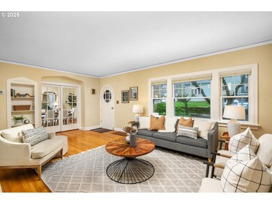 Living Room/Entrance