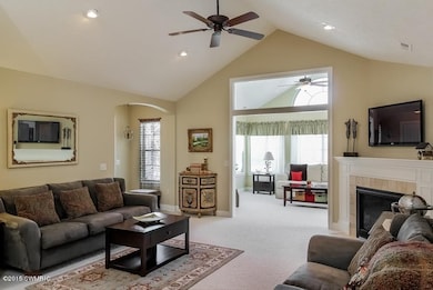 010-Living_Room-1409894-mls