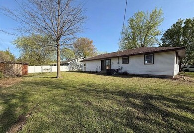 1123 Sunset Cir, Columbus, KS 66725 - photo 5