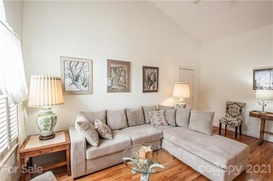 Living area - Family room - Great room