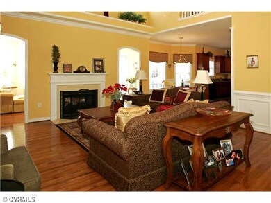 Interior Space/Layout - Family Room - Open to Dini