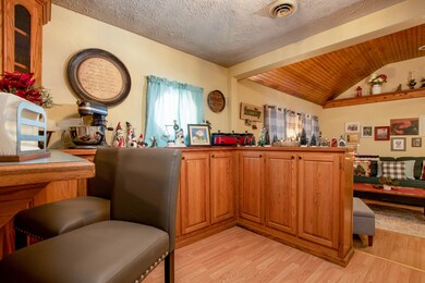 211 N Maple St-10
