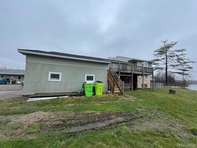 9470 Pontiac Lake Rd, White Lake, MI 48386 - photo 6