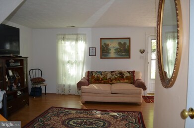 14122 Aldora Cir, Burtonsville, MD 20866 - photo 4