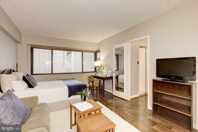 The President Condo unit 613, Washington, DC 20037 - photo 4