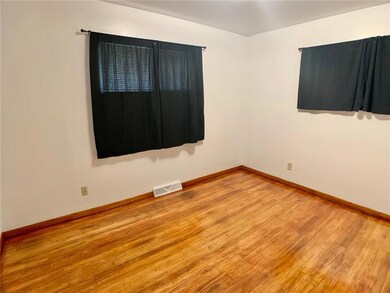 208 Parmer Dr, Des Moines, IA 50315 - photo 6