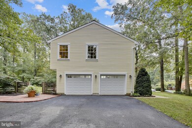 10652 Chadwell Ct, Great Falls, VA 22066 - photo 4