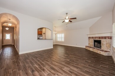 1925 Town Creek Cir, Weatherford, TX 76086 - photo 2