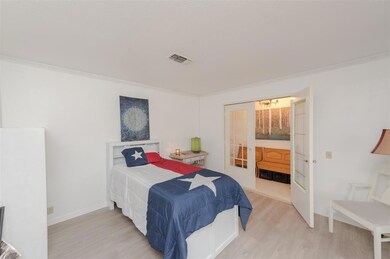 2021 Greenbriar Dr, Gainesville, TX 76240 - photo 6