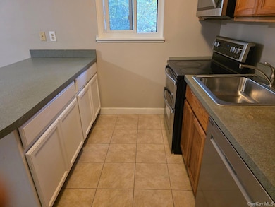 4 Hudson Heights Dr, Poughkeepsie, NY 12601 - photo 6