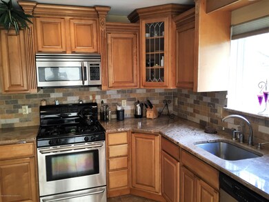 20 Buel Ave unit B, Staten Island, NY 10304 - photo 2